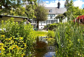 Altes Forsthaus Boppard allows 18 year olds to book a room