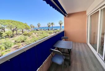 Charming 27 m with terrace and sea view has Balcony rooms