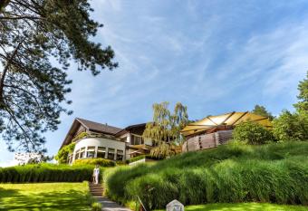 Park Hotel Sonnenhof - Relais & Ch  teaux allows 18 year olds to book a room