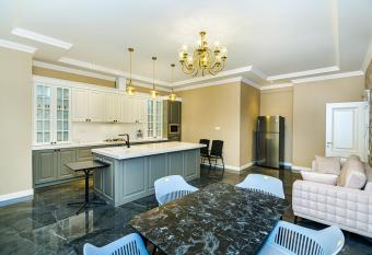 Sweet Property on Mango has Smoking/Balcony rooms