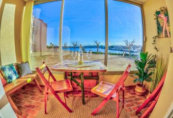 Splendide appartement GOLDEN HOUSE vue LAC et montagne has Balcony rooms