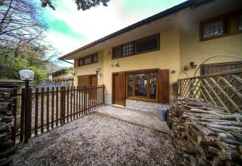 Profumo di Bosco has Balcony rooms