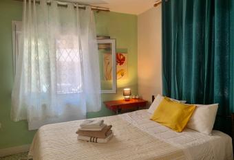 lovely place with veranda (Grande) has Balcony rooms