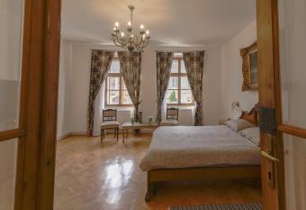 Illo Tempore - Ultracentral Apartment has Balcony rooms