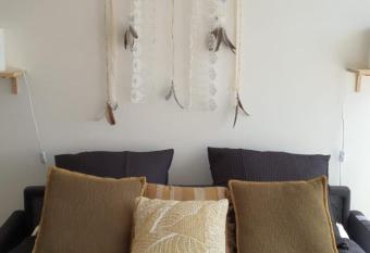 Joli Studio cavalaire allows 18 year olds to book a room