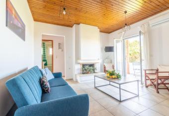 Olive Apartment near the Beach allows 18 year olds to book a room