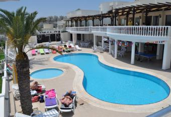 Flamingo Country Club Houses has Balcony rooms