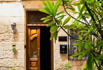 The Maltese Shield has Balcony rooms