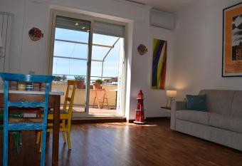 LightHouse - Surfandwindsurferhouse allows 18 year olds to book a room