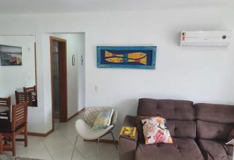 Cantinho Aconchegante Bombinhas allows 18 year olds to book a room