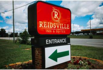 Reidsville Inn & Suites has Smoking rooms