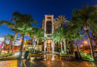 Hivernage Hotel & Spa has rooms with a private hot tub