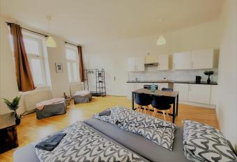 Oswald Apartments Vienna has Balcony rooms