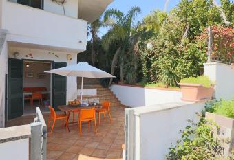 Casa Charon  a a Castro 5 posti has Smoking/Balcony rooms