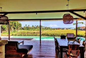 Luxury Ricefield View Jacuzzi 4 BR Seseh has Balcony rooms