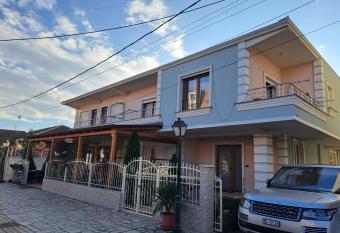 Vila Ilir has Balcony rooms