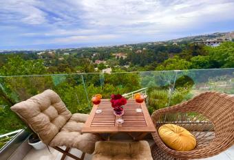 Sky Breath Apartment has Balcony rooms