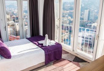 Hotel City View Deluxe has Balcony rooms