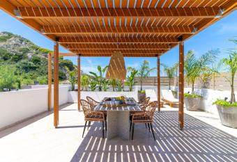 Venthos Apartments has Balcony rooms