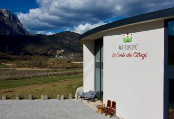 Agritur La Corte dei Ciliegi has Balcony rooms