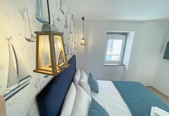 Baia do Mundo allows 18 year olds to book a room