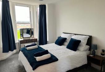 Sandy shoes allows 18 year olds to book a room