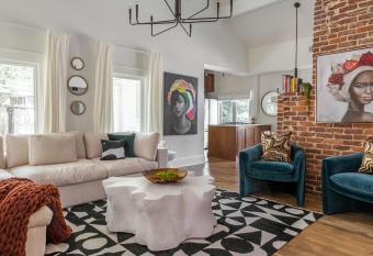 Chimney Sweep has rooms with a private hot tub