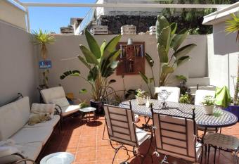 Maison en duplex & rooftop has Balcony rooms