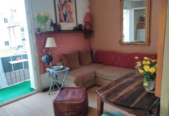 Joli nid au c  ur de ville allows 18 year olds to book a room