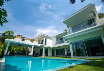 Kata Modern Seaview 5bedroom has Balcony rooms