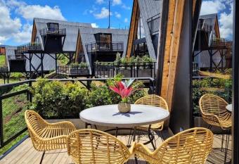 GRETEL CHALETS SUIZO has rooms with a private hot tub