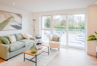 39 Teesra House allows 18 year olds to book a room