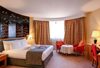 Hotel Mercure Alger A  roport allows 18 year olds to book a room