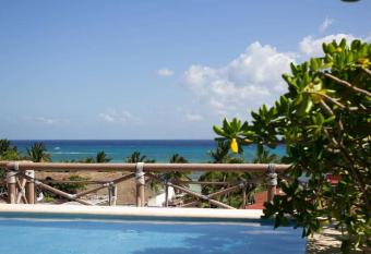 Paradis  aco PH/ vista al mar/ terrace/ has rooms with a private hot tub