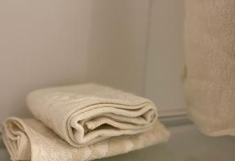 BNBN SWEET has rooms with a private hot tub