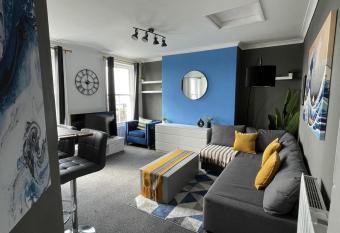 Coastal Comfort, Seaside Flat allows 18 year olds to book a room
