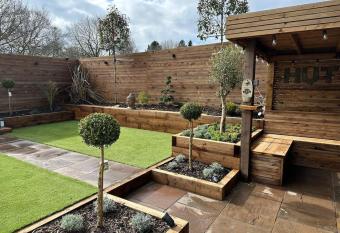 1 The Cottage has Balcony rooms