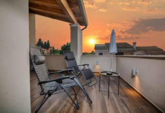 Stratos house! has Balcony rooms