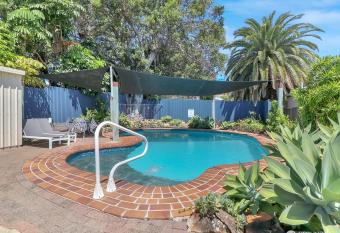 Studio 10 Endeavour Inn has Balcony rooms