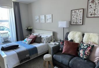 Small Cosy Studio Flat Near the Sea, Central Oban allows 18 year olds to book a room