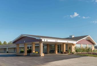 Knights Inn Kirksville MO has Smoking rooms