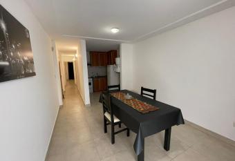 Departamento Macrocentro amoblado (zona Sanatorio Privado) has Balcony rooms