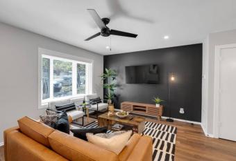 Quiet Getaway home near Uptown/Noda & free parking allows 18 year olds to book a room