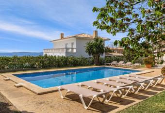 Sa Torre has Balcony rooms