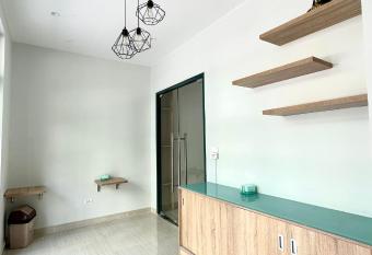 A house 5 bedroom 5 bathroom, kitchen, garage, near beach has rooms with a private hot tub