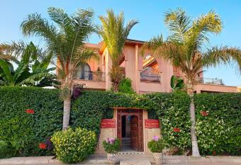 Riad Mazal has Balcony rooms