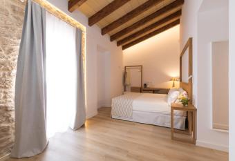 Petit Palau Alcudia - Adults Only allows 18 year olds to book a room