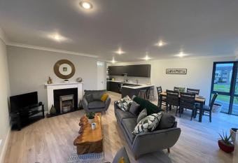 Apartment , Centre Carrick-On-Shannon allows 18 year olds to book a room