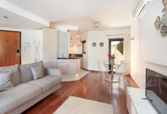 Luz Beach Apartments has Balcony rooms