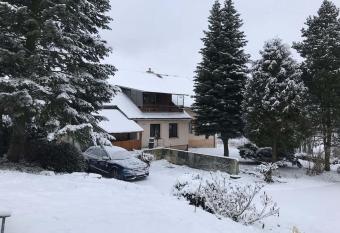 Chalupa u Barunky has rooms with a private hot tub